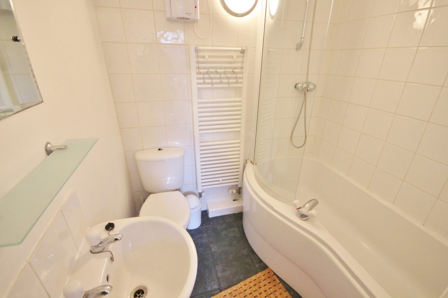 Midwinter Place, Hamilton Road