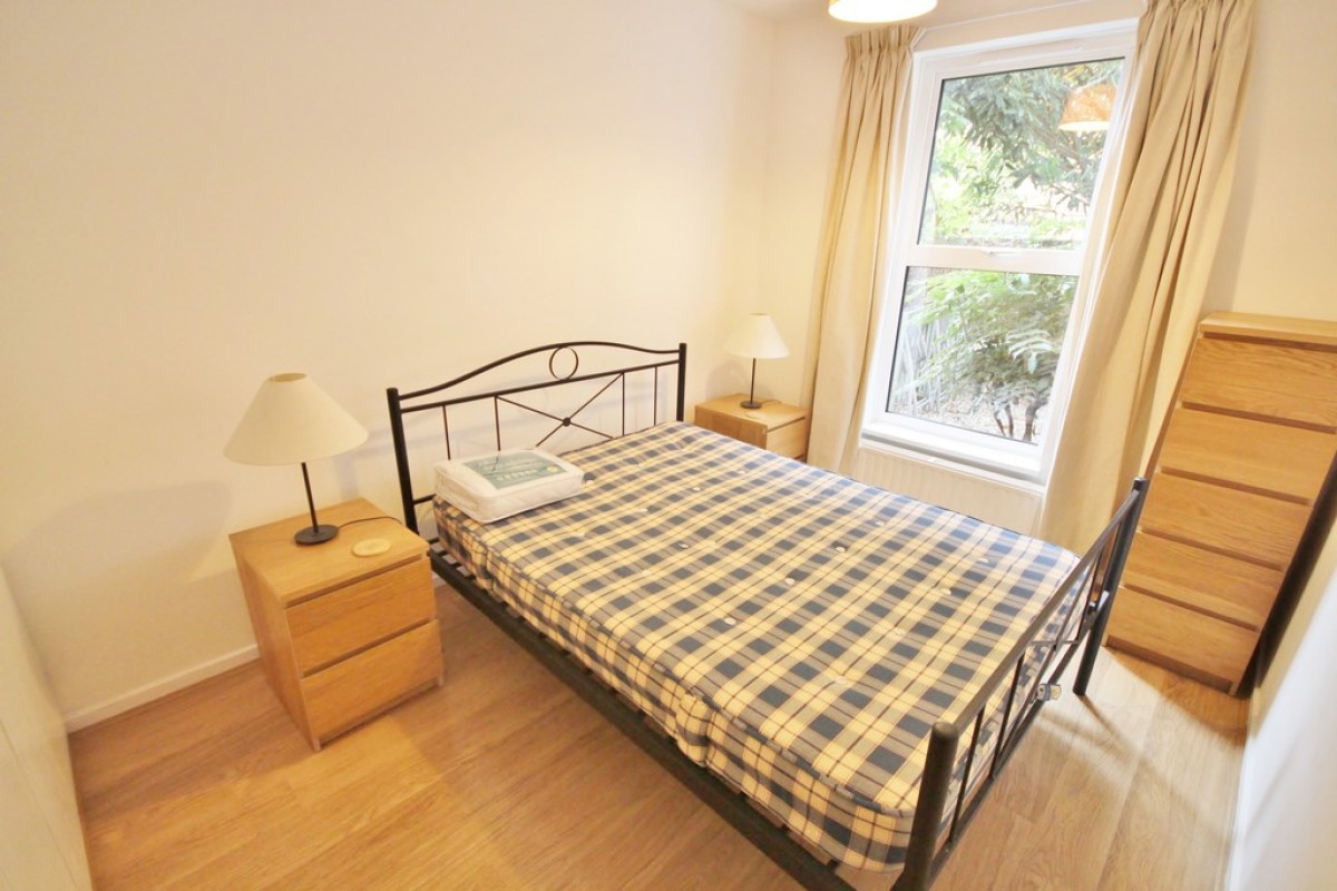 Midwinter Place, Hamilton Road