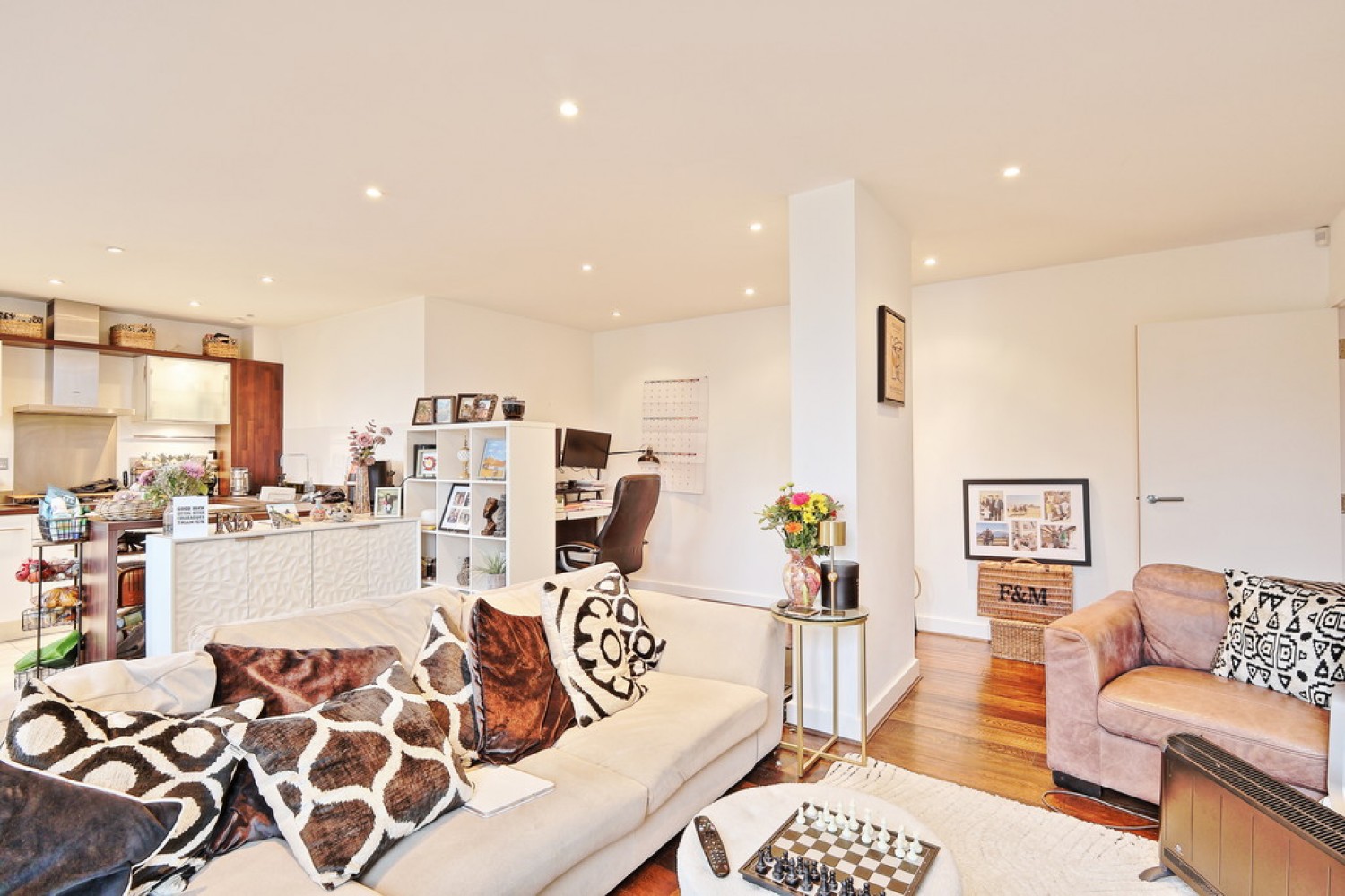 2 bedroom Flat in Copper Building, Kingfisher Way