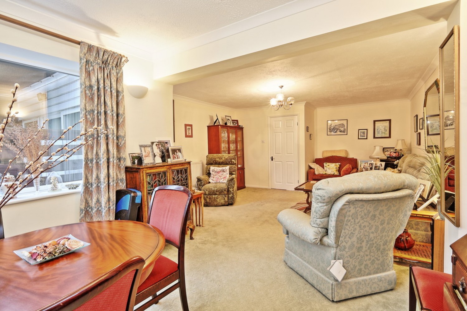 3 bedroom House for Sale Gainsborough Close