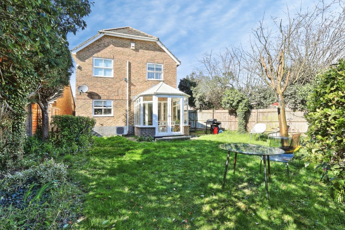 Woodhead Drive, Cambridge
