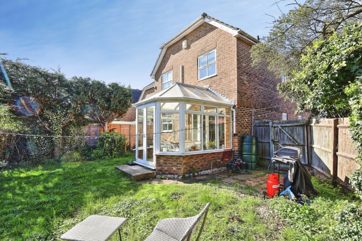 Woodhead Drive, Cambridge