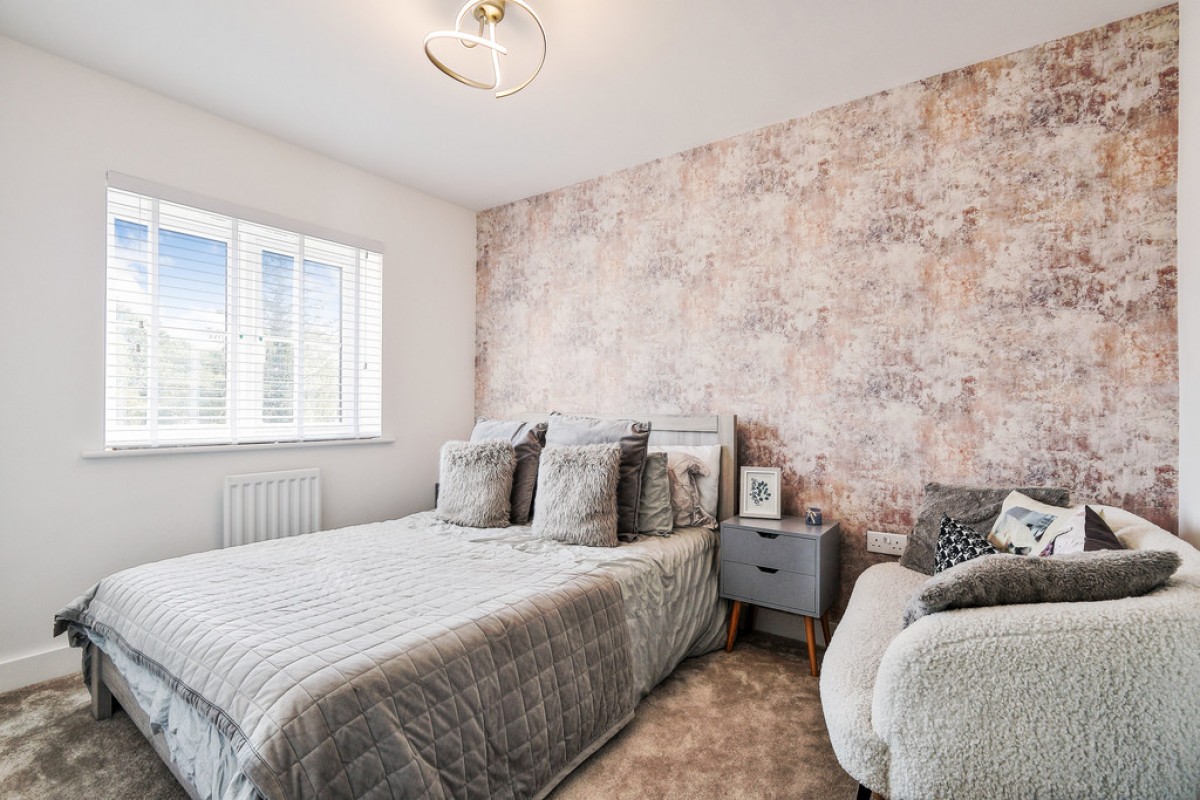 Sandpit Close, Over