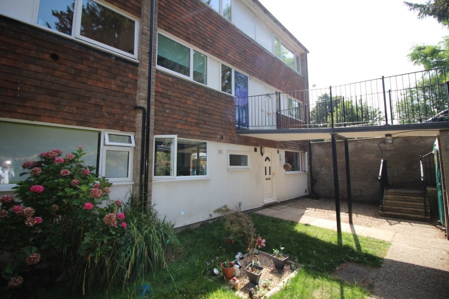 Hillside Court, Harvey Road