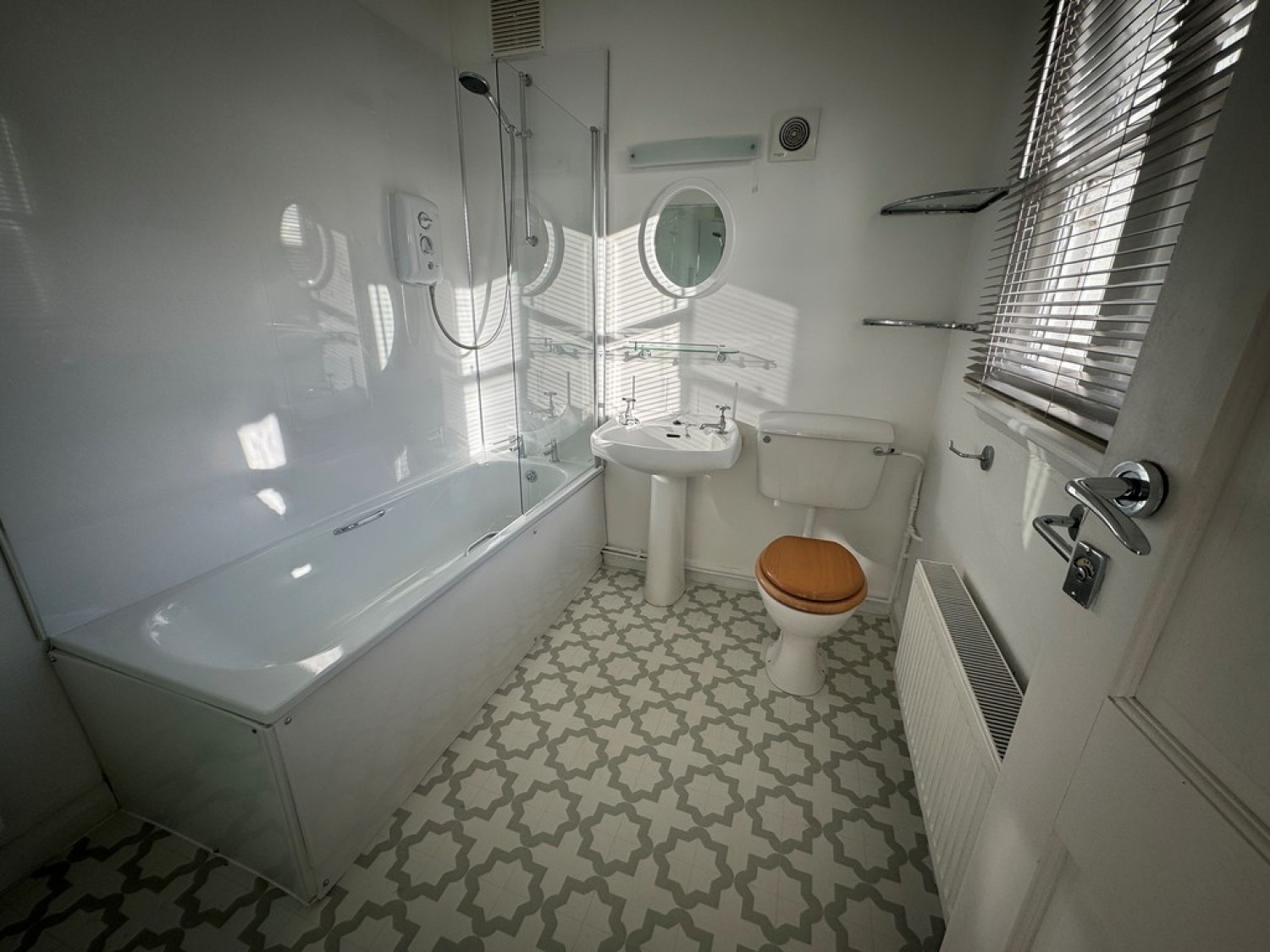 3 bedroom Bungalow for Letting Brook Lane, Albury