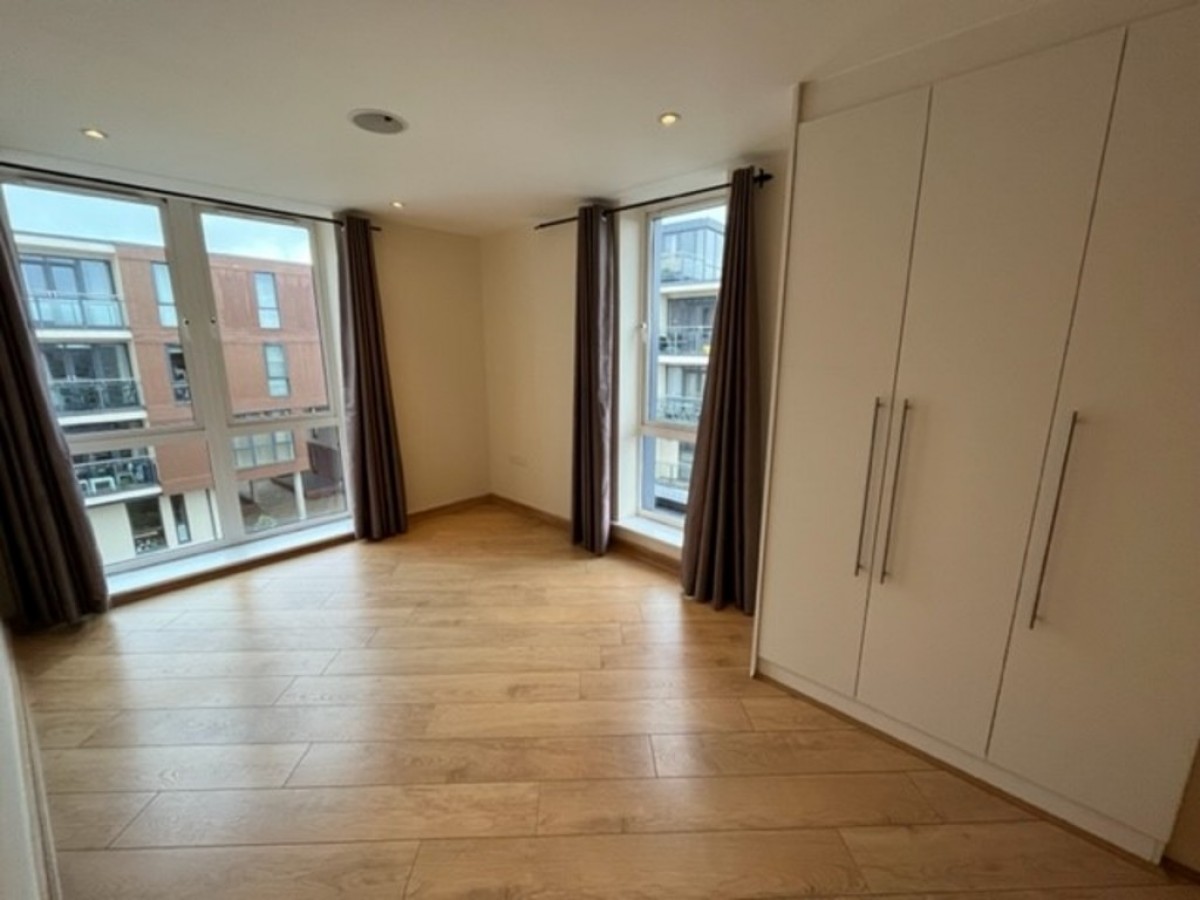 Printing House Square, The Bars