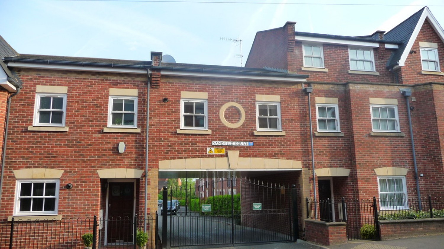 3 bedroom Flat for Letting Sandfield Court, The Bars