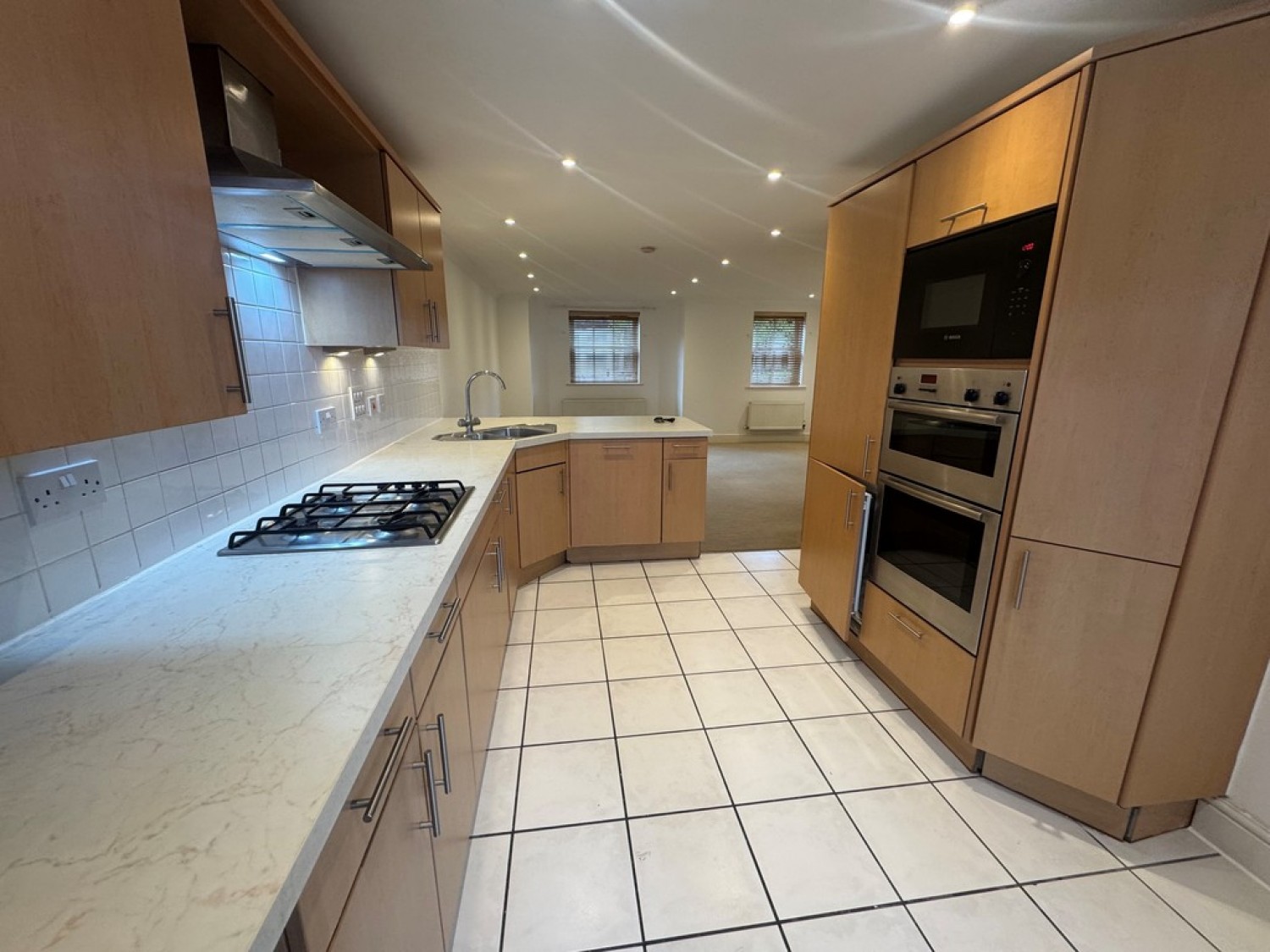 3 bedroom Flat for Letting Sandfield Court, The Bars