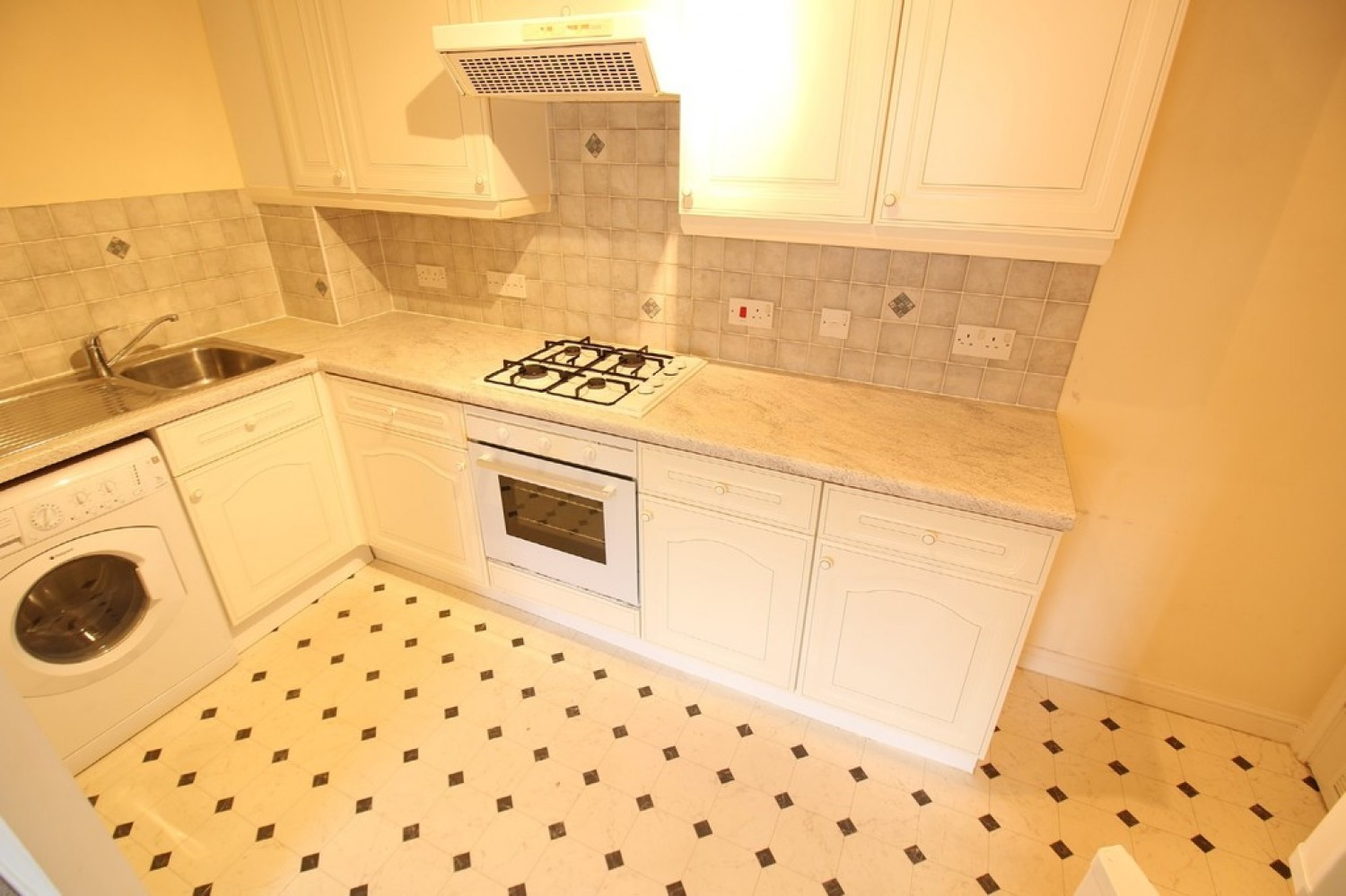 1 bedroom Flat for Letting St. Lukes Square