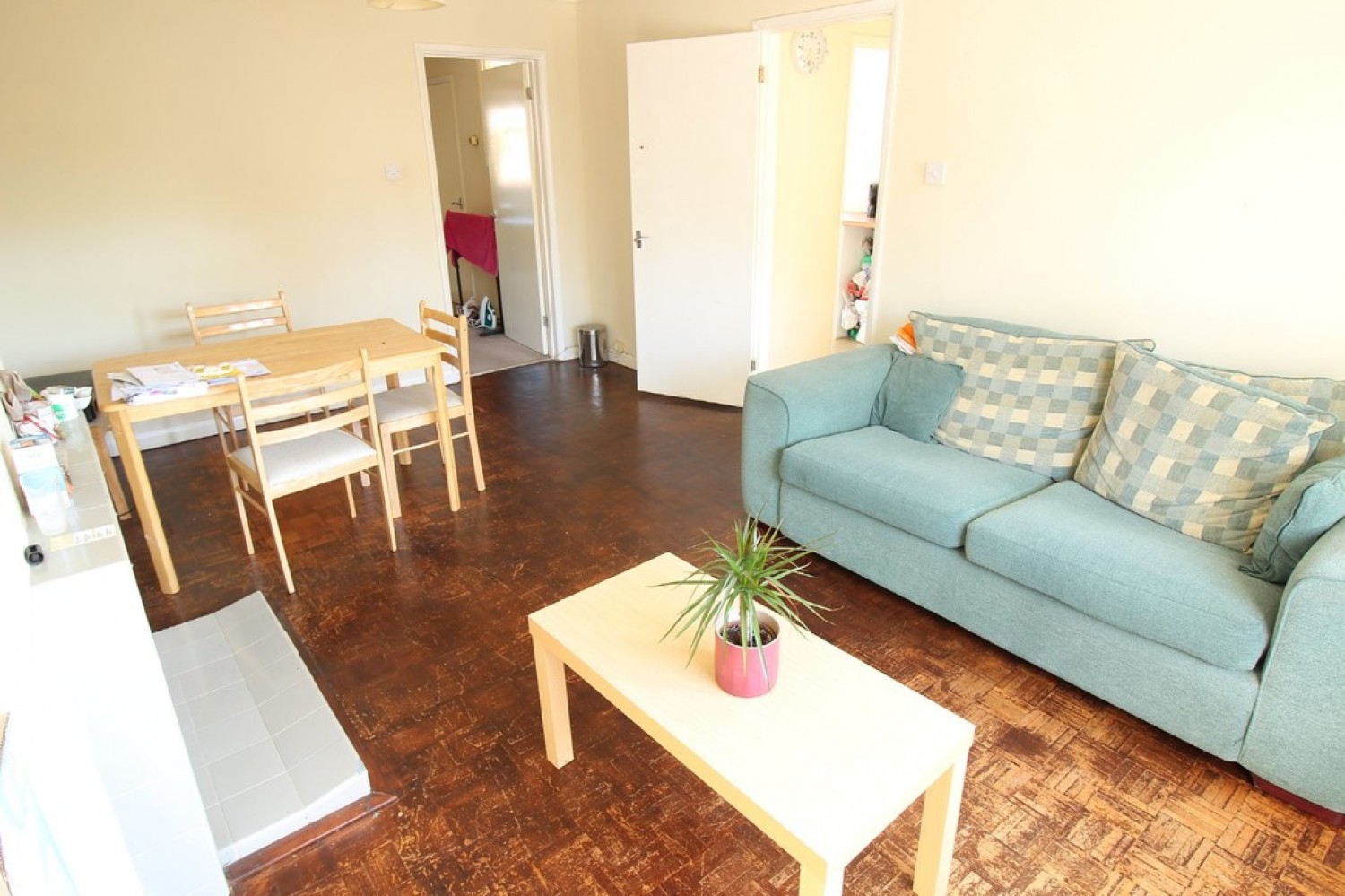 2 bedroom Flat for Letting Madrid Road, Guildford