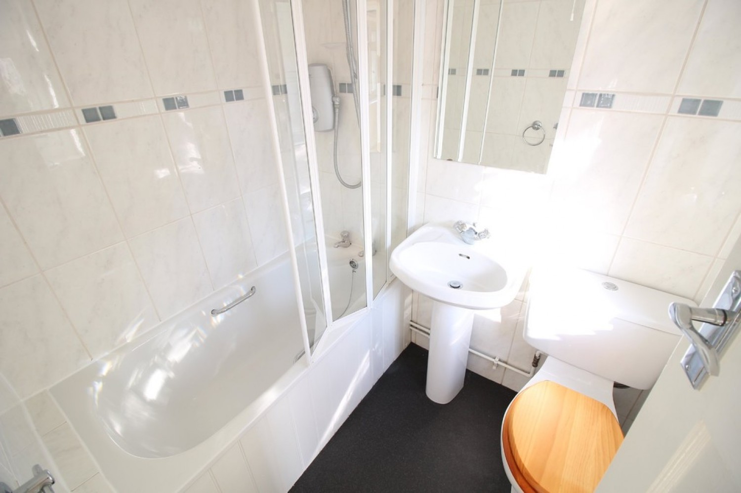 2 bedroom House for Letting Garden Close, Addlestone