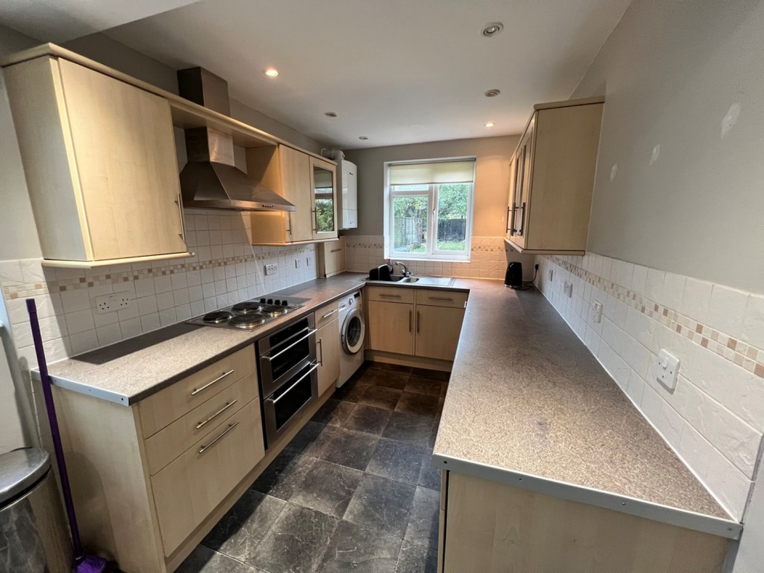 2 bedroom House for Letting Abbey Road, Woking, Surrey