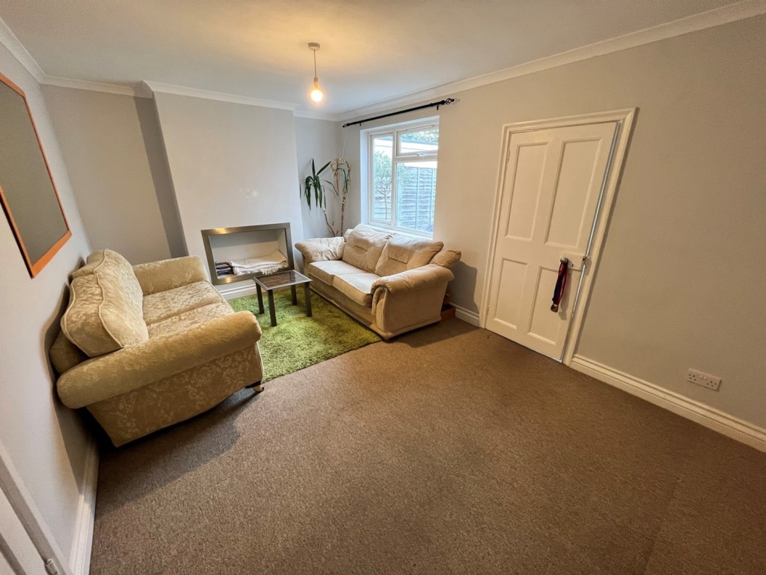 2 bedroom House for Letting Abbey Road, Woking, Surrey