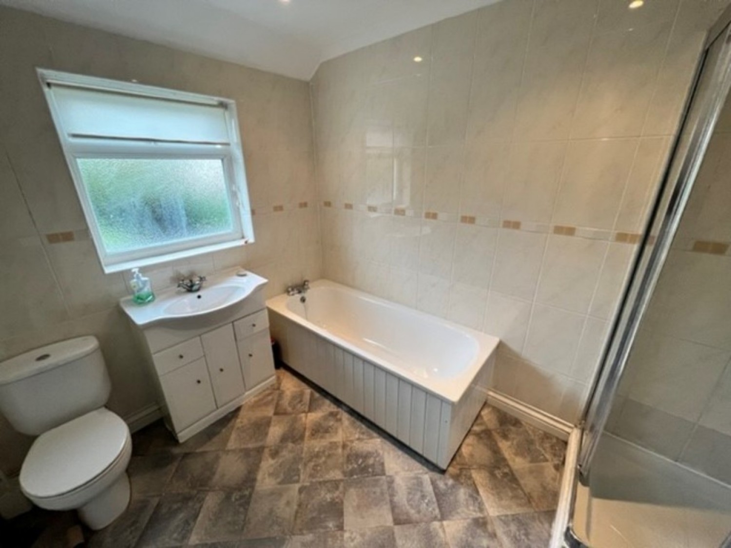 2 bedroom House for Letting Abbey Road, Woking, Surrey