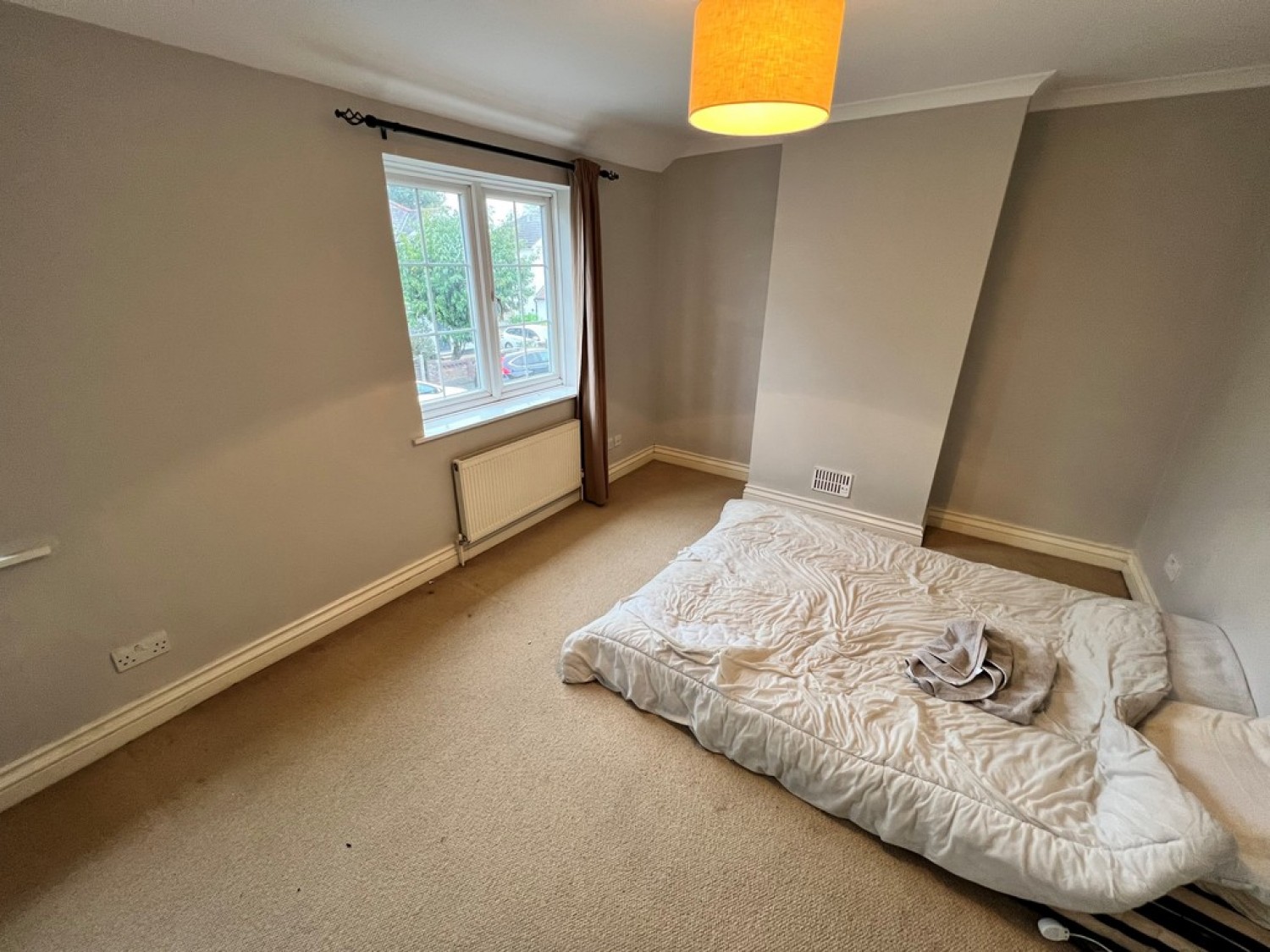 2 bedroom House for Letting Abbey Road, Woking, Surrey