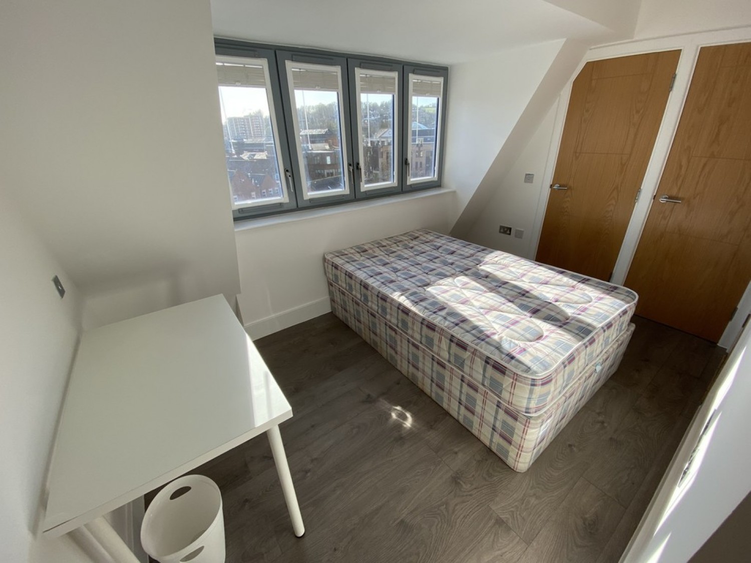2 bedroom Flat for Letting Bedford Road, Guildford, Surrey