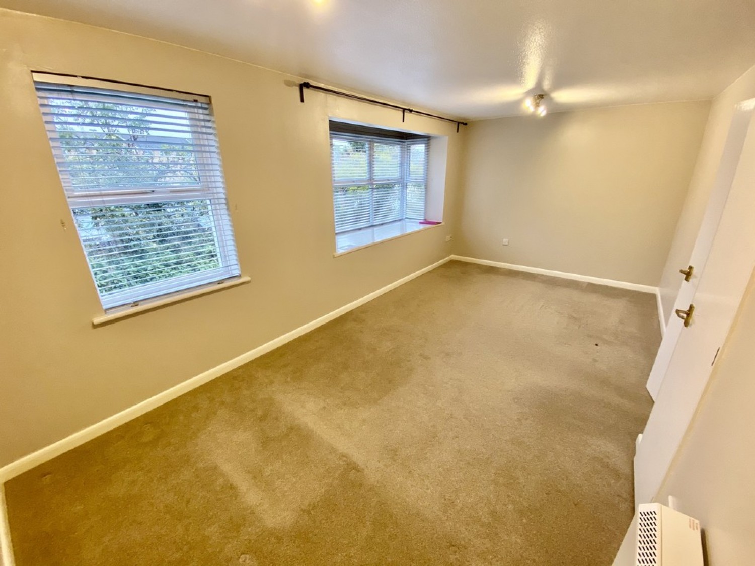 2 bedroom Flat for Letting Springside Court, Guildford