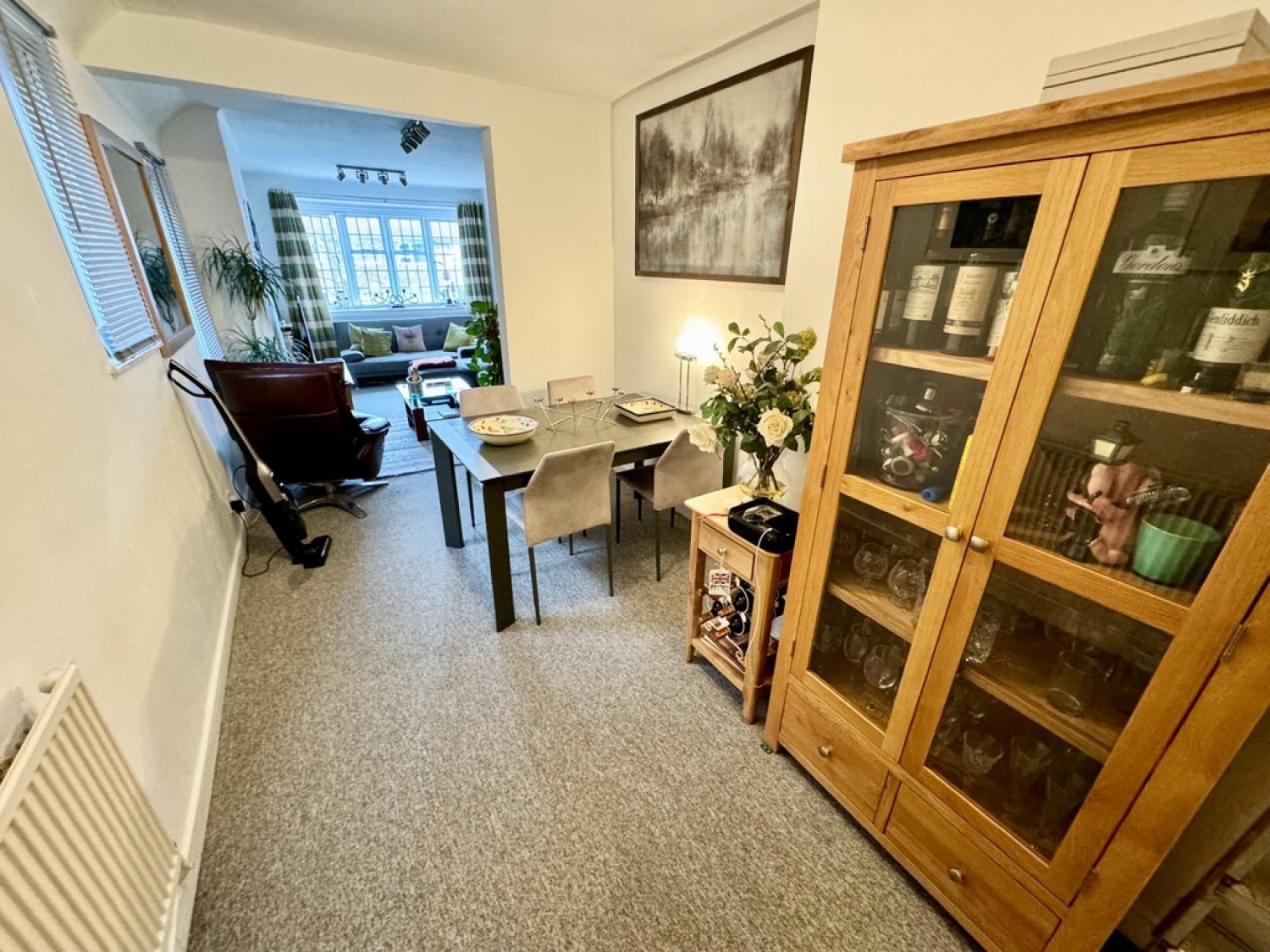 2 bedroom Flat for Letting High Street, Cranleigh, Surrey