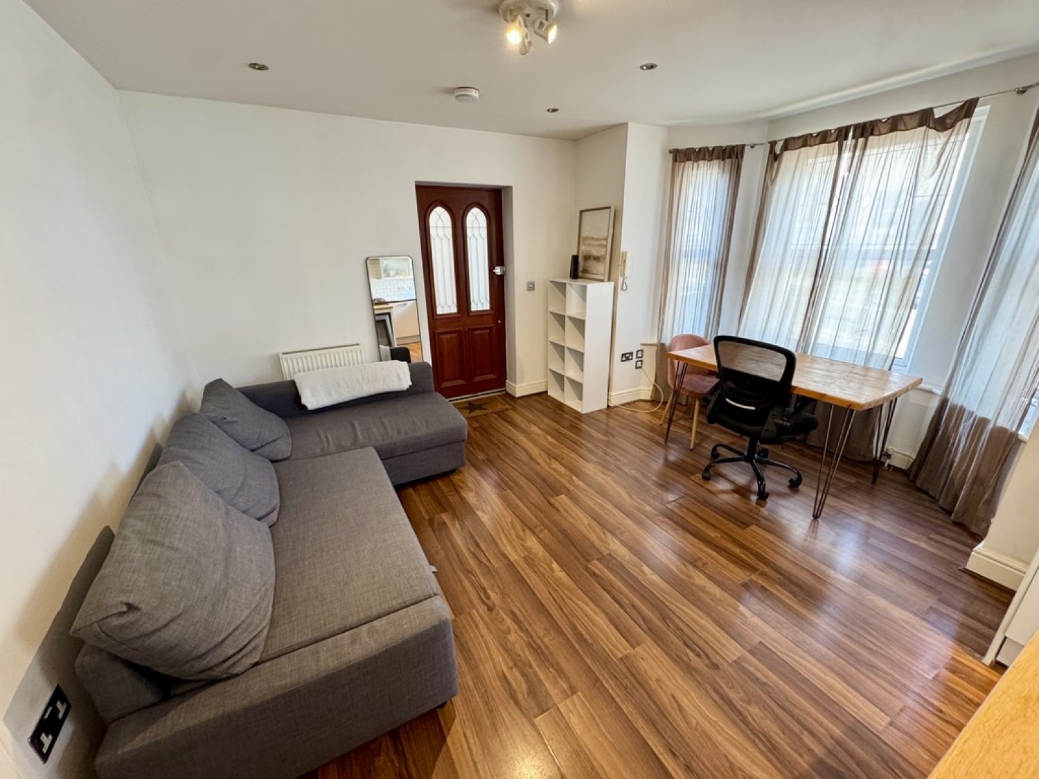 1 bedroom Flat for Letting Farnham Road, Guildford, Surrey
