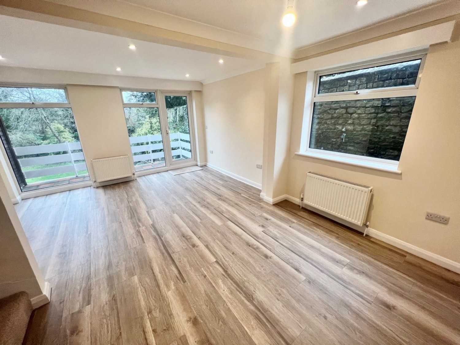 3 bedroom House for Letting Portsmouth Road, Guildford, Surrey