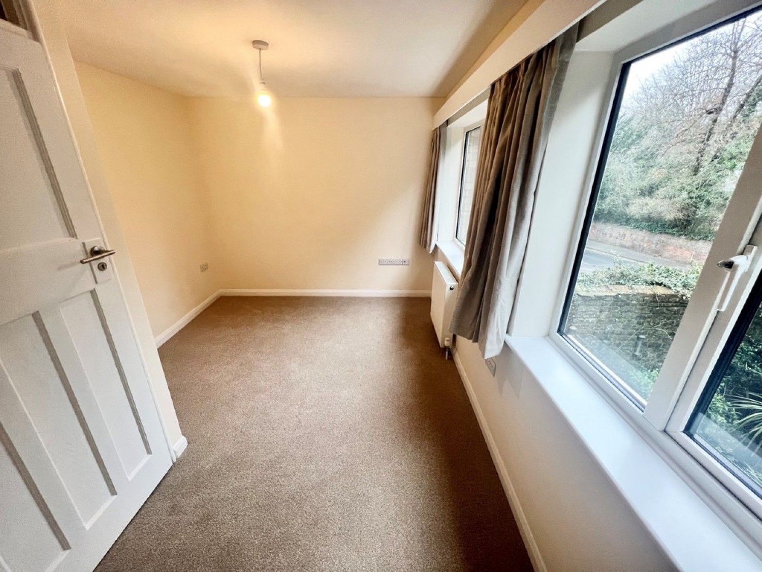 3 bedroom House for Letting Portsmouth Road, Guildford, Surrey