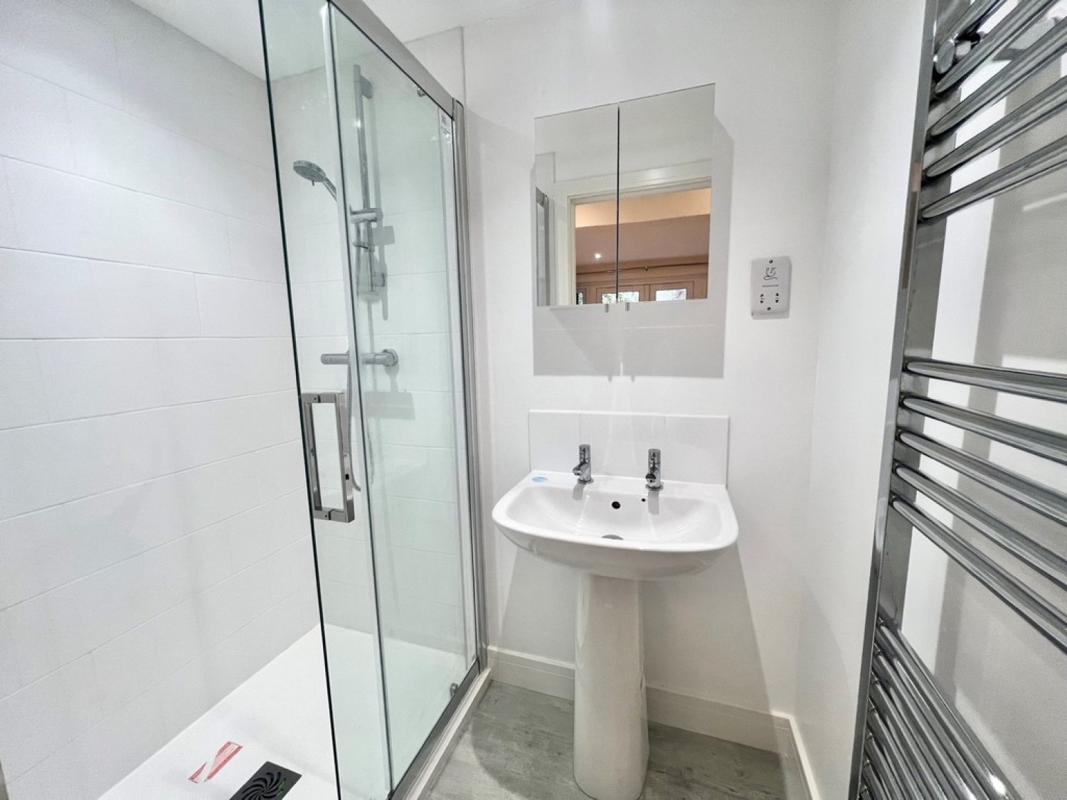 3 bedroom House for Letting Portsmouth Road, Guildford, Surrey