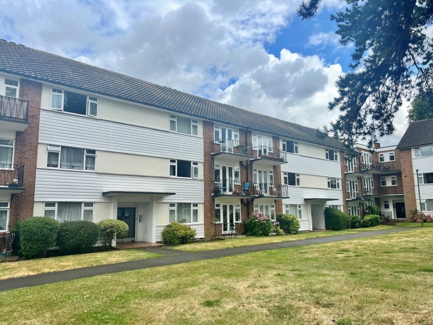Lindfield Gardens, Guildford