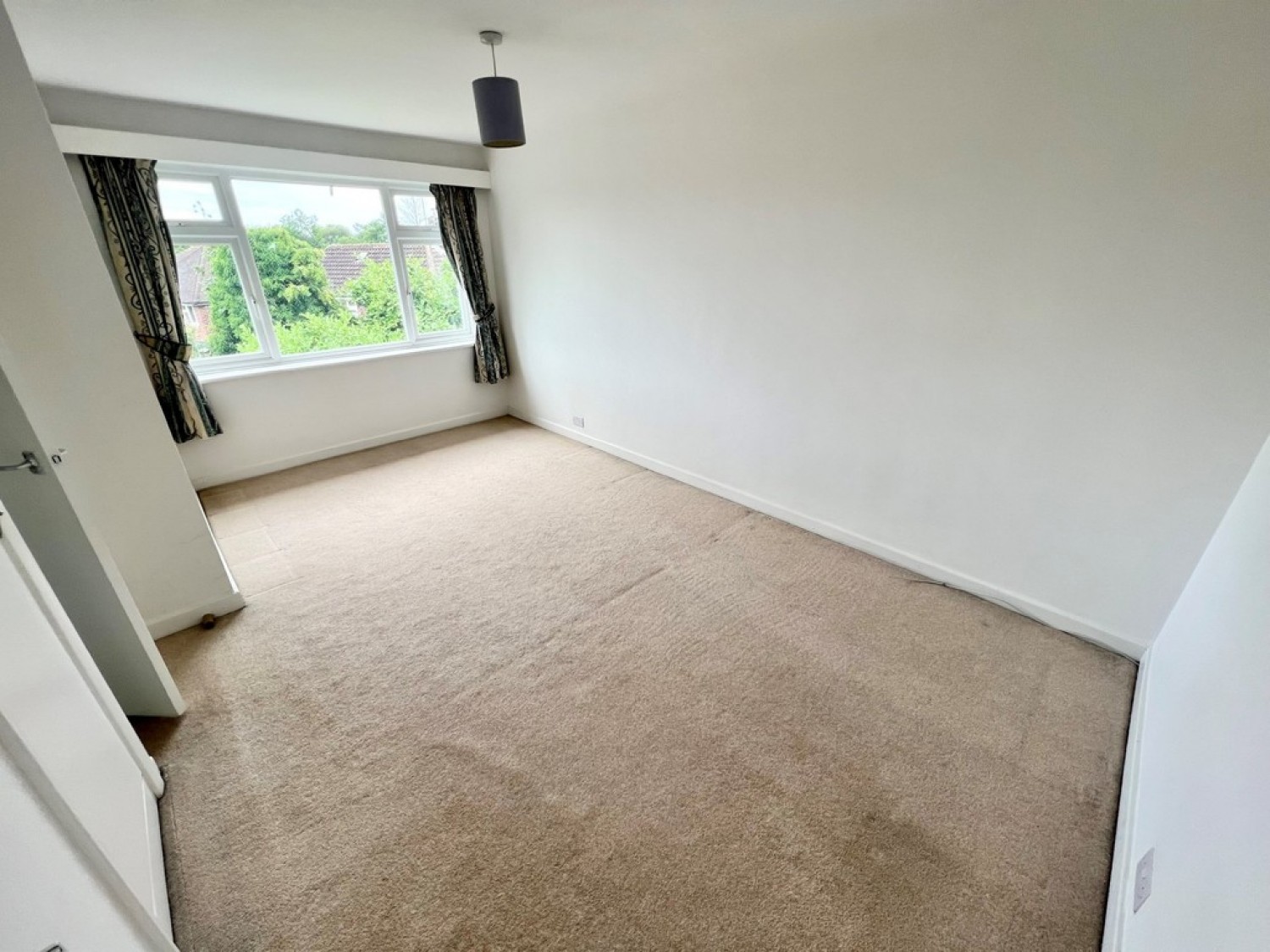 Lindfield Gardens, Guildford
