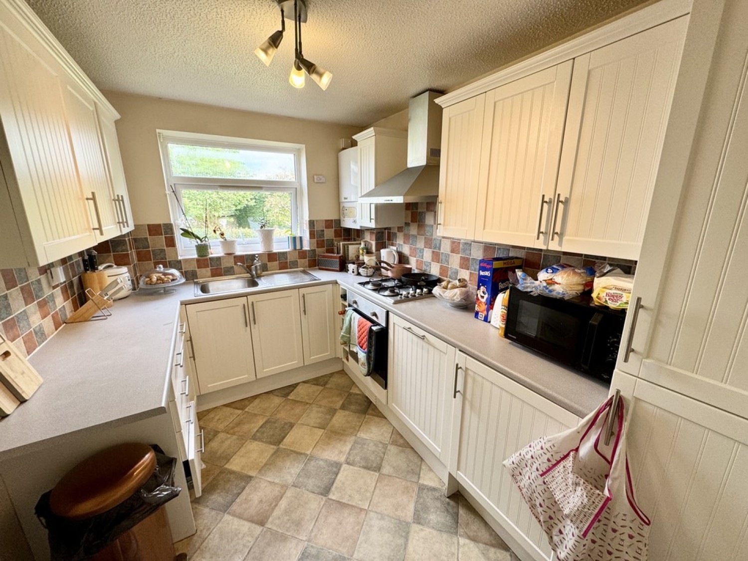 2 bedroom Flat for Letting Hareward Road, Guildford, Surrey