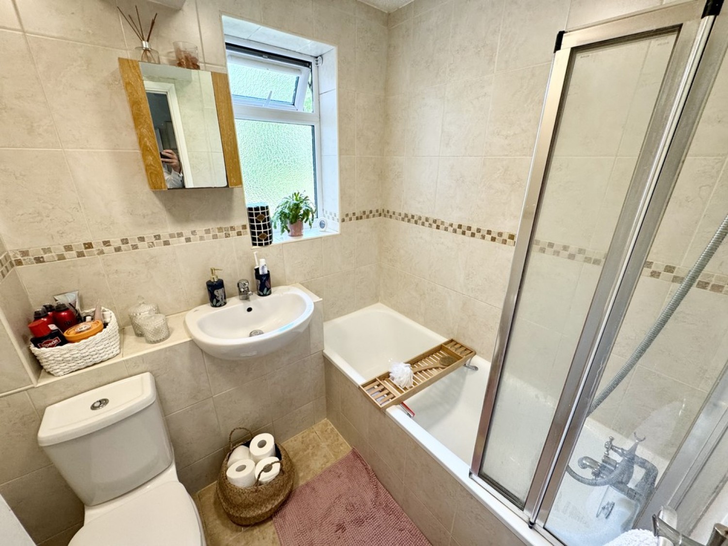 2 bedroom Flat for Letting Hareward Road, Guildford, Surrey