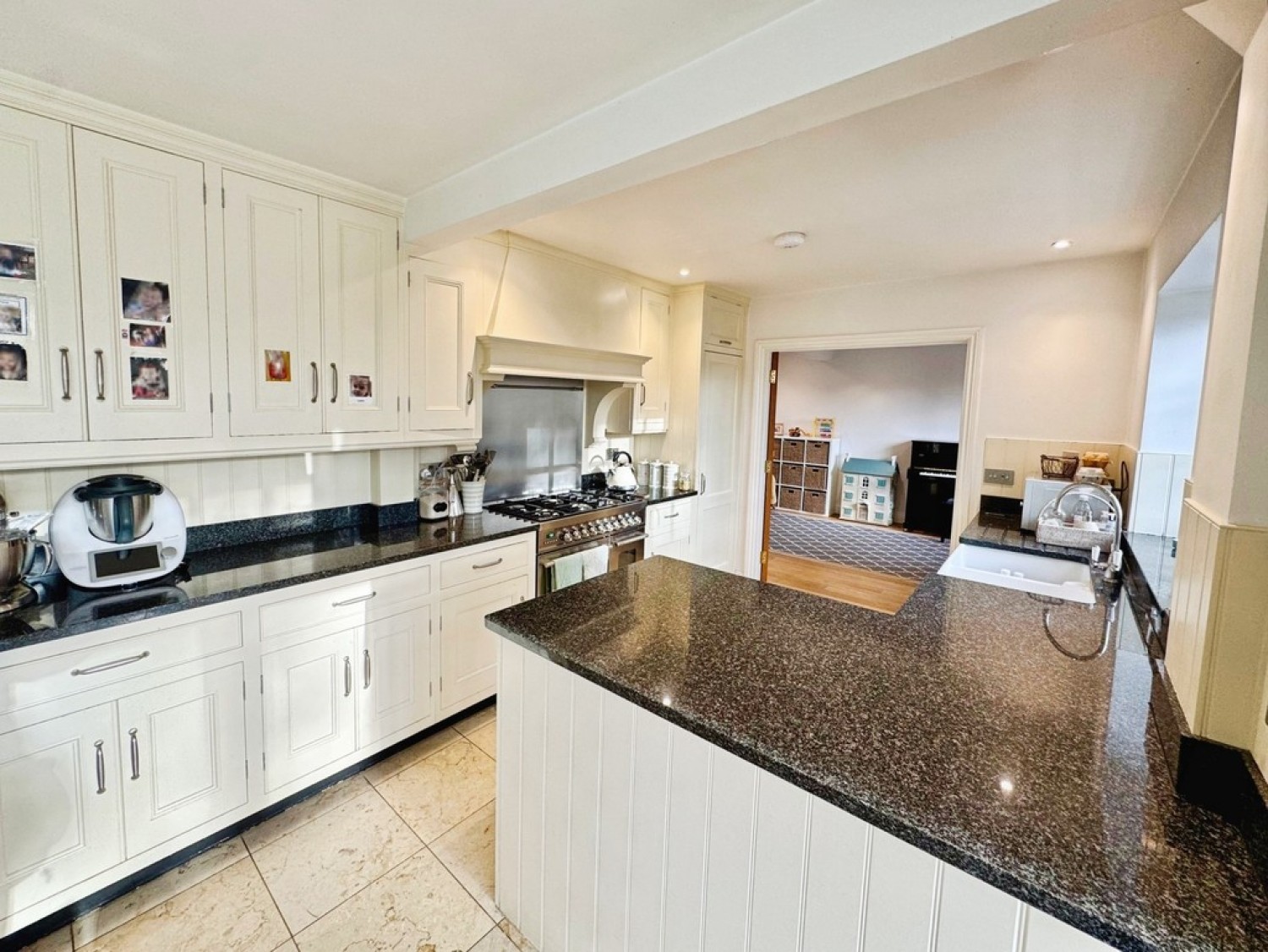 4 bedroom House in Ewhurst, Cranleigh