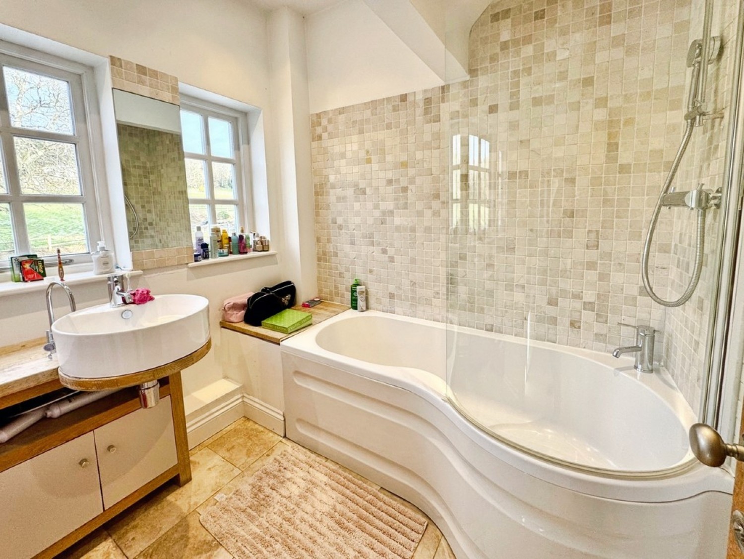 4 bedroom House in Ewhurst, Cranleigh