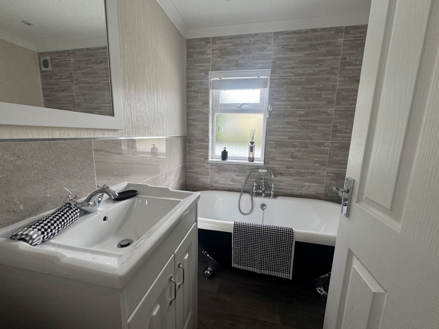 2 bedroom Bungalow for Letting Thursley, Godalming, Surrey