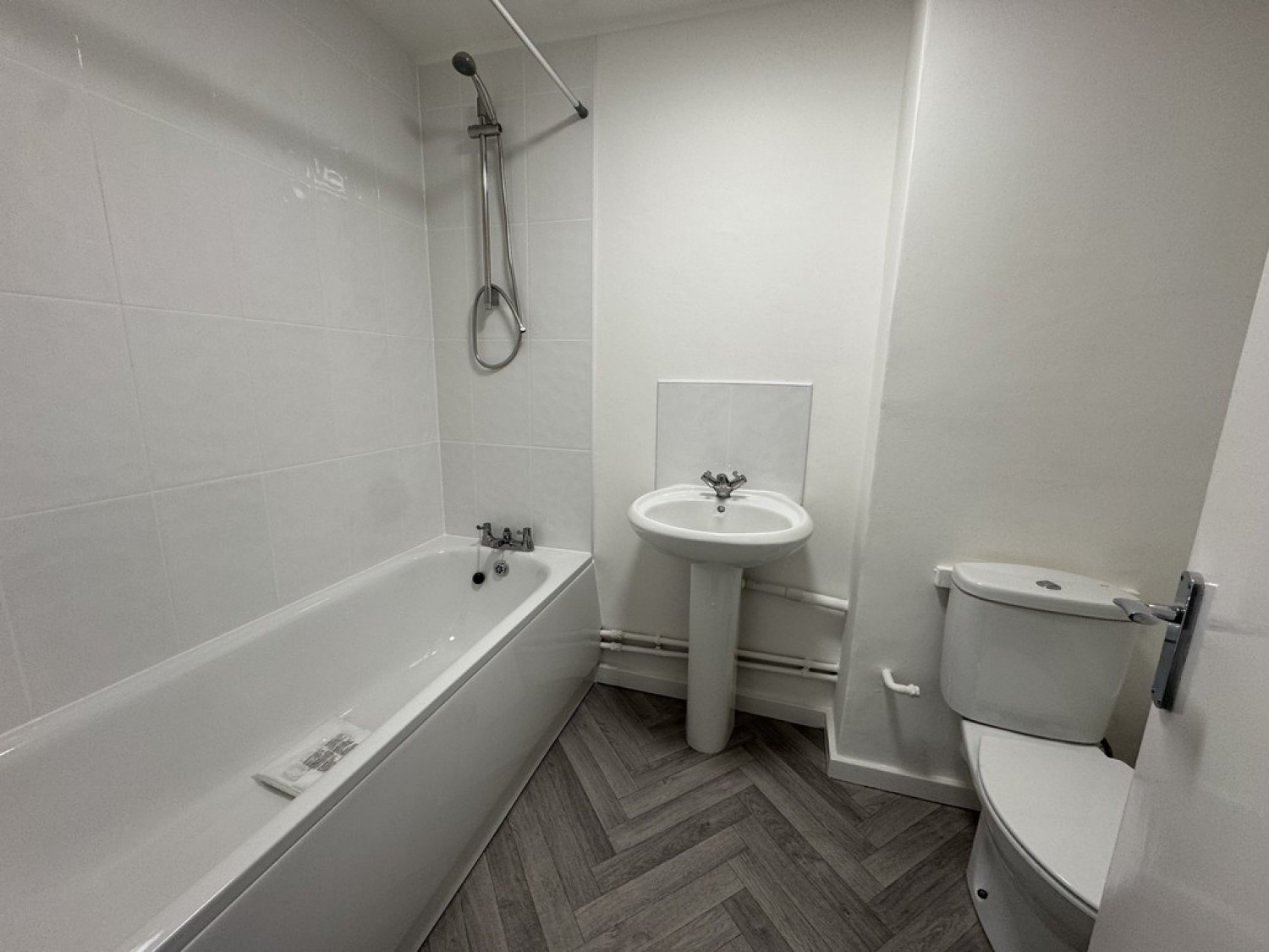 2 bedroom Flat for Letting Collingwood Crescent, Guildford