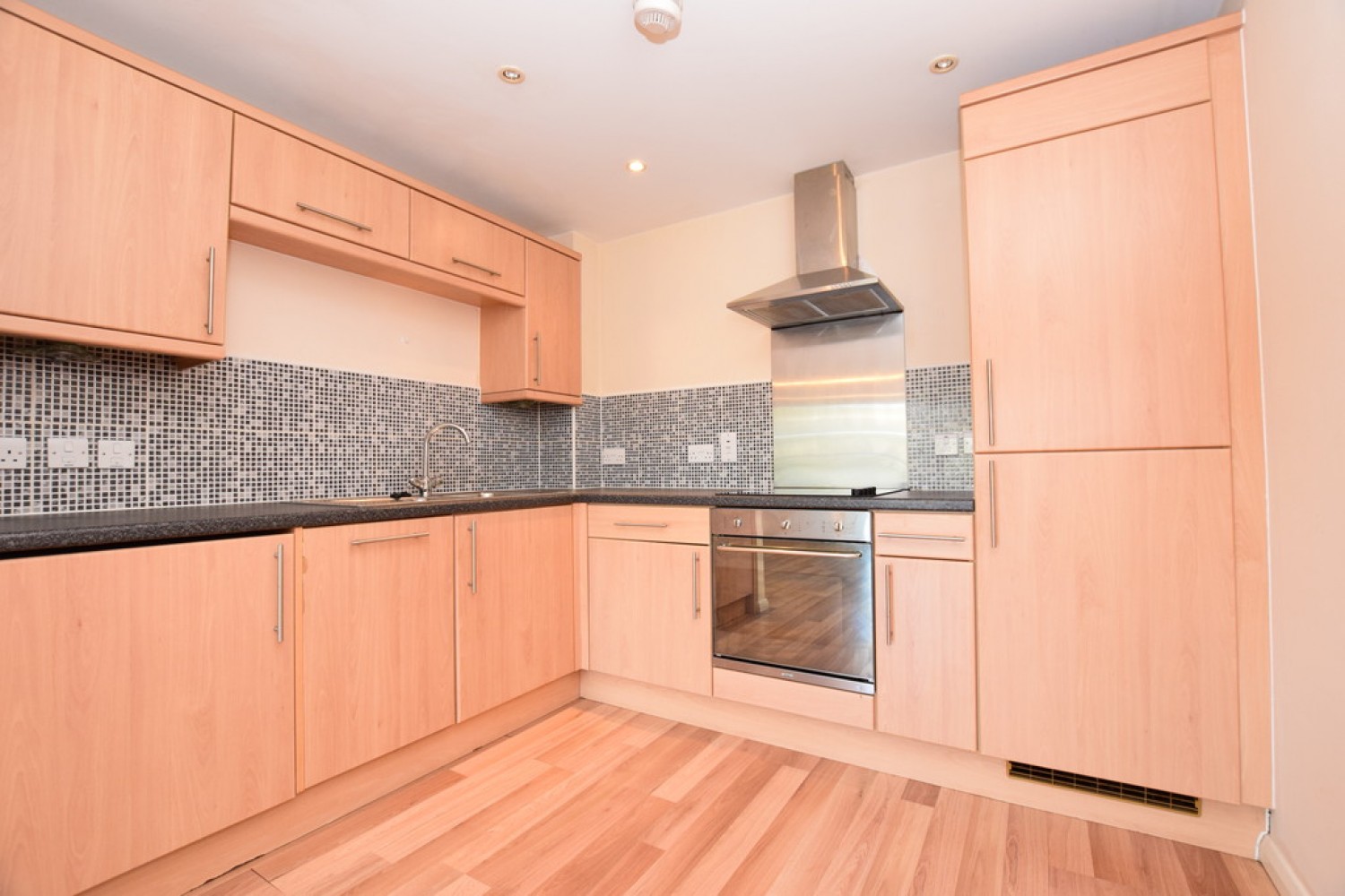 2 bedroom Flat for Letting The Ironworks, Birkhouse Lane