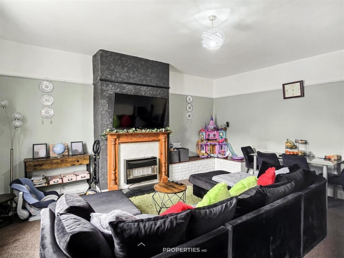 Brook Street, Moldgreen