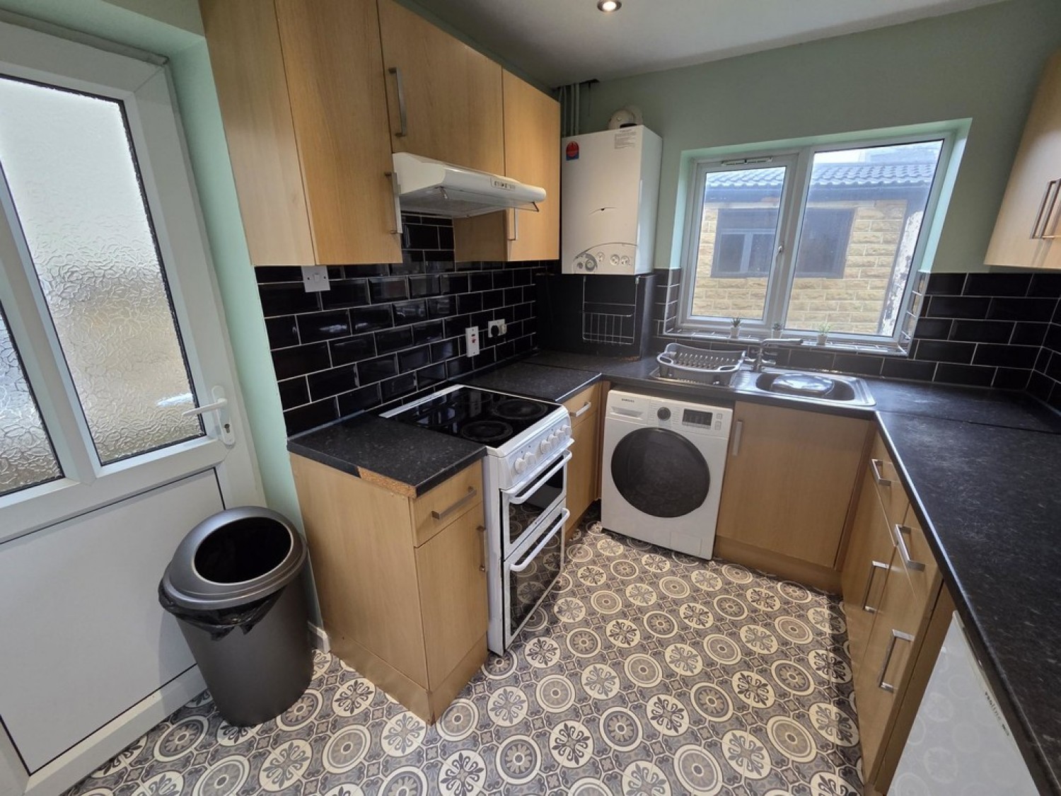 5 bedroom House in Lynton Avenue, Huddersfield