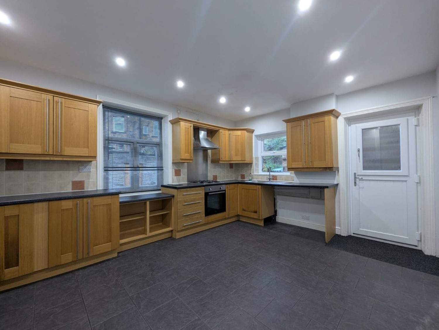 Stile Common Road, Newsome