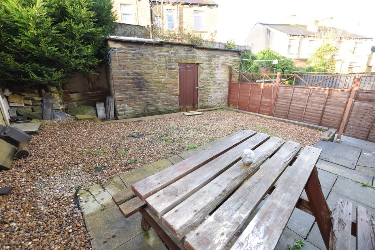Stile Common Road, Newsome