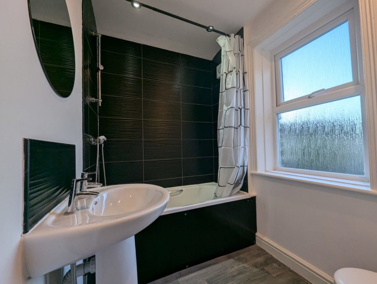 Stile Common Road, Newsome