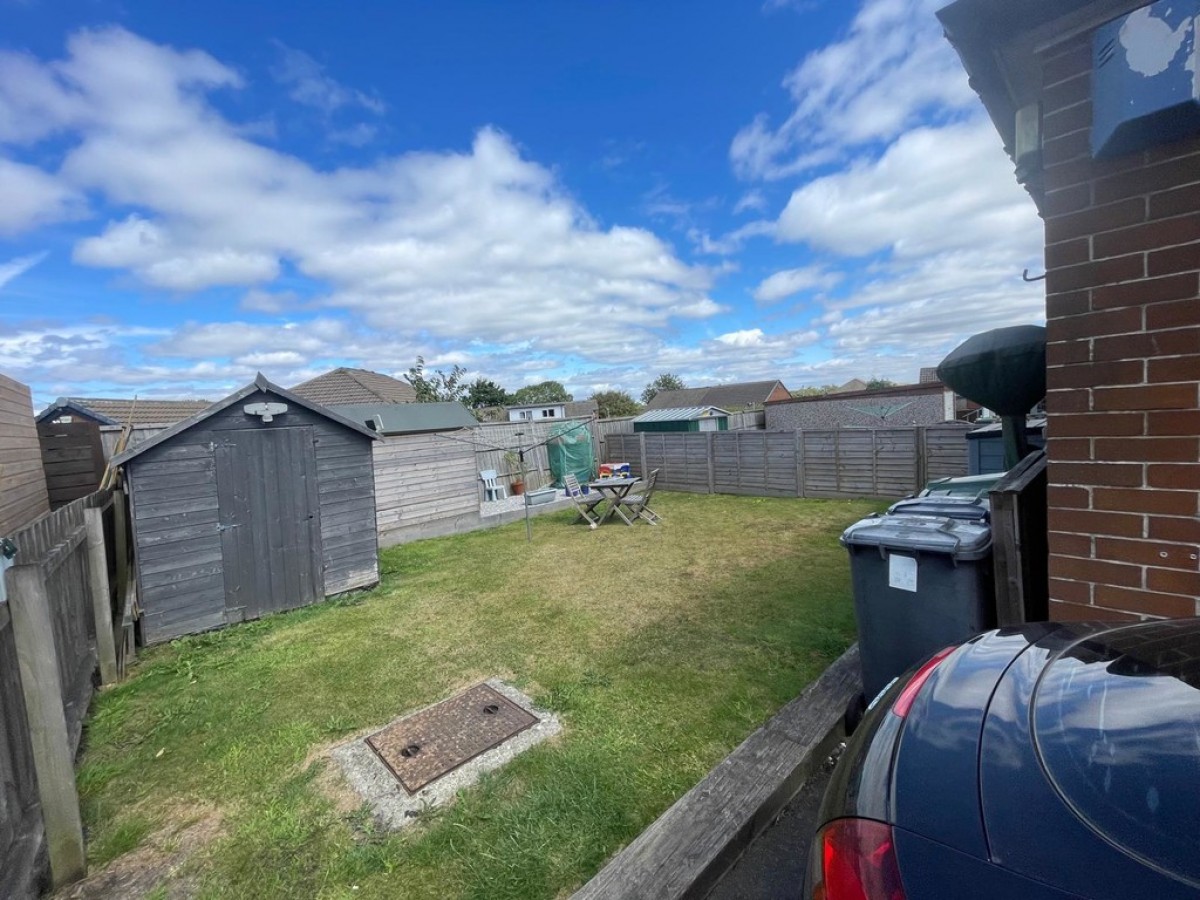 Low Hills Lane, Lindley