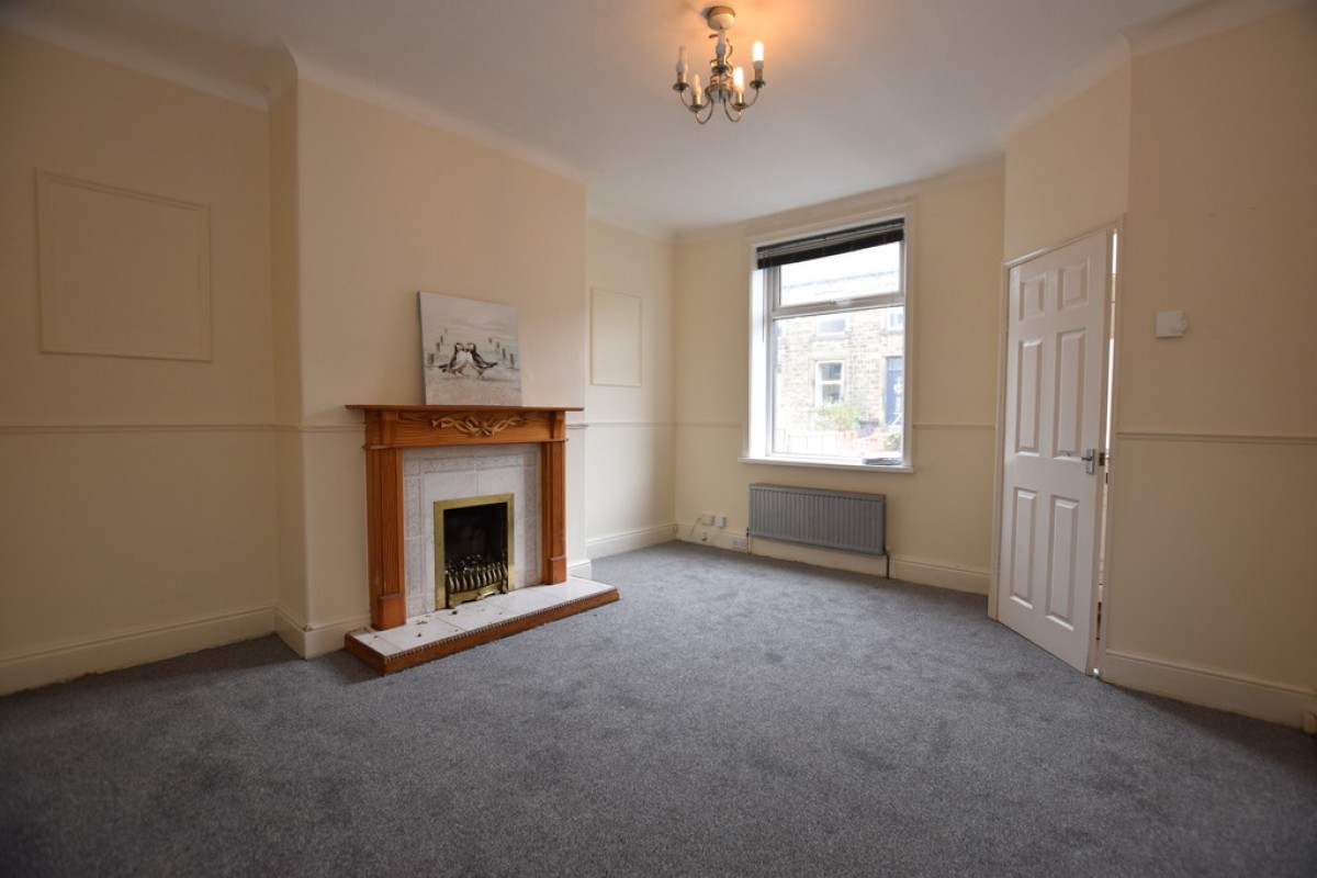 Senior Street, Moldgreen