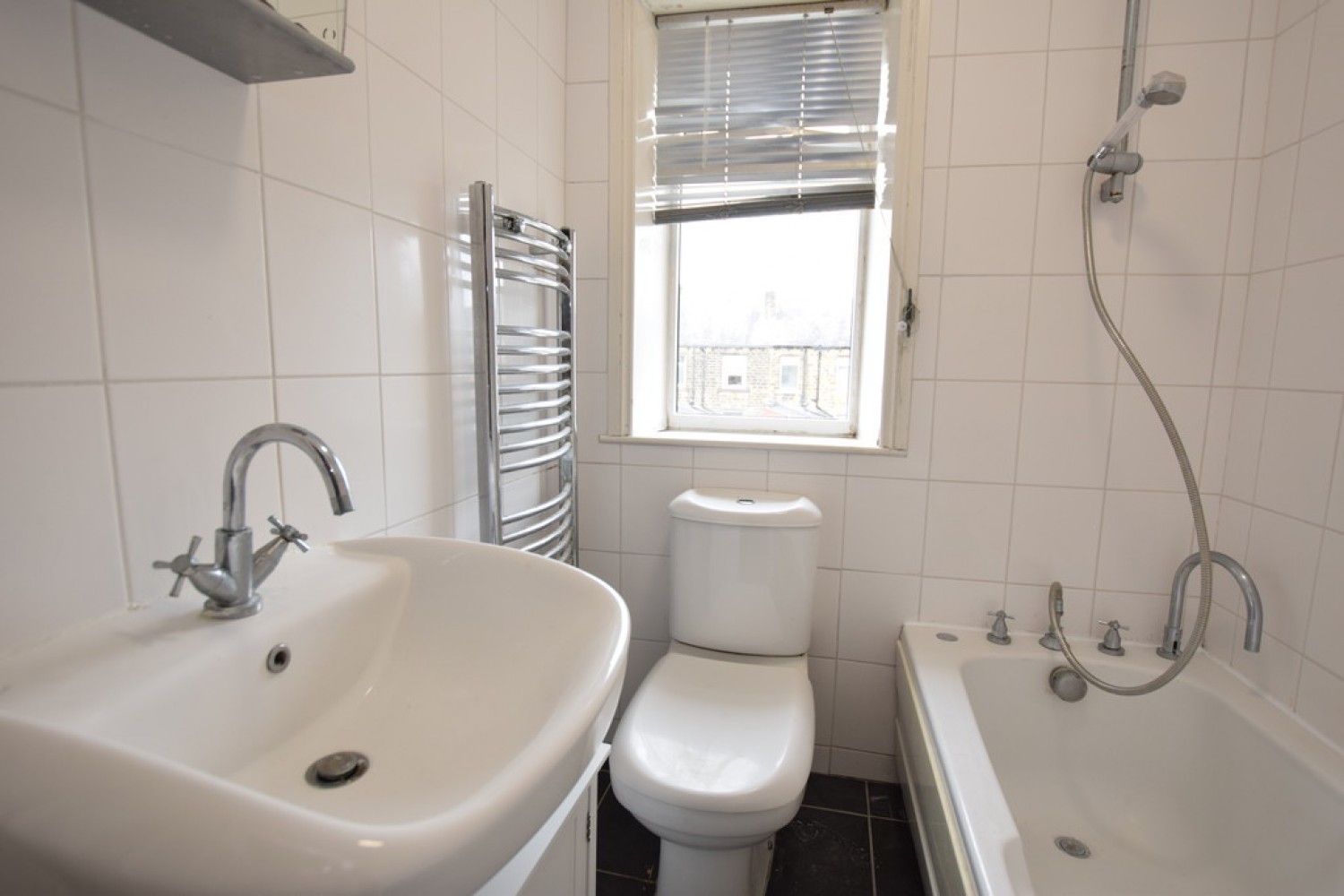 Senior Street, Moldgreen