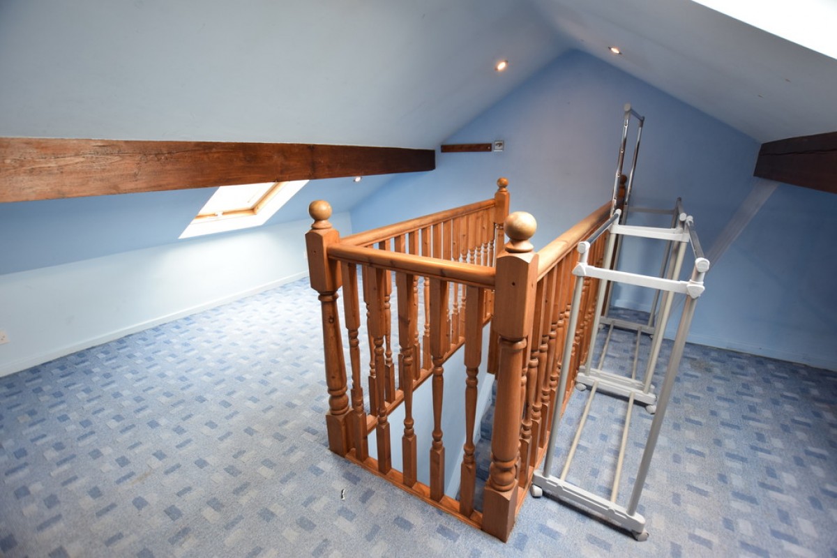 Senior Street, Moldgreen