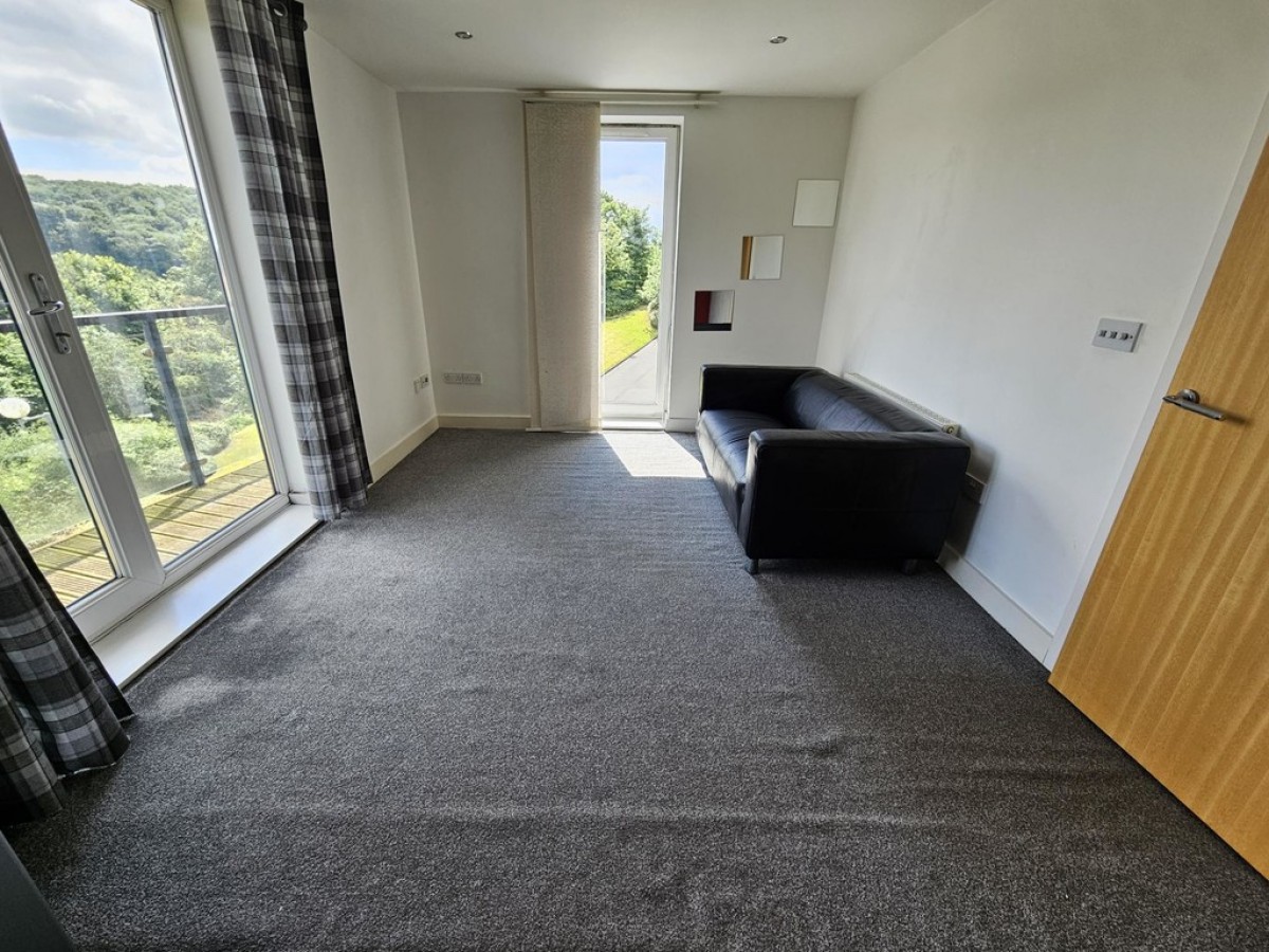 Aspley Heights, Moldgreen