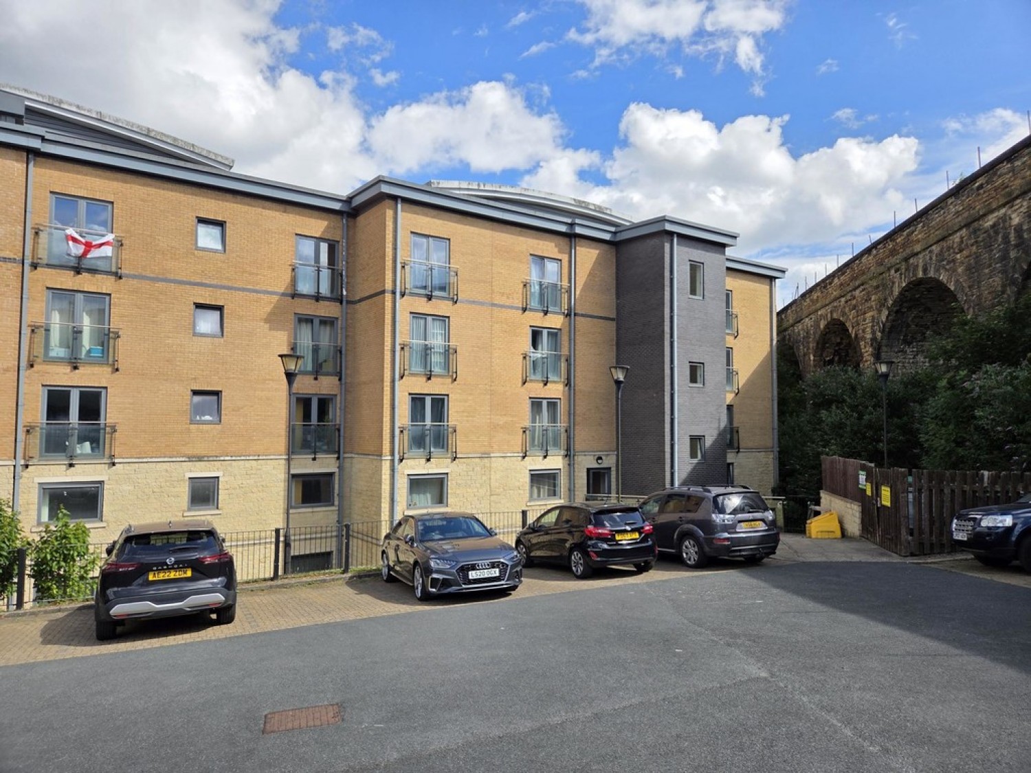 2 bedroom Flat for Letting The Ironworks, Paddock