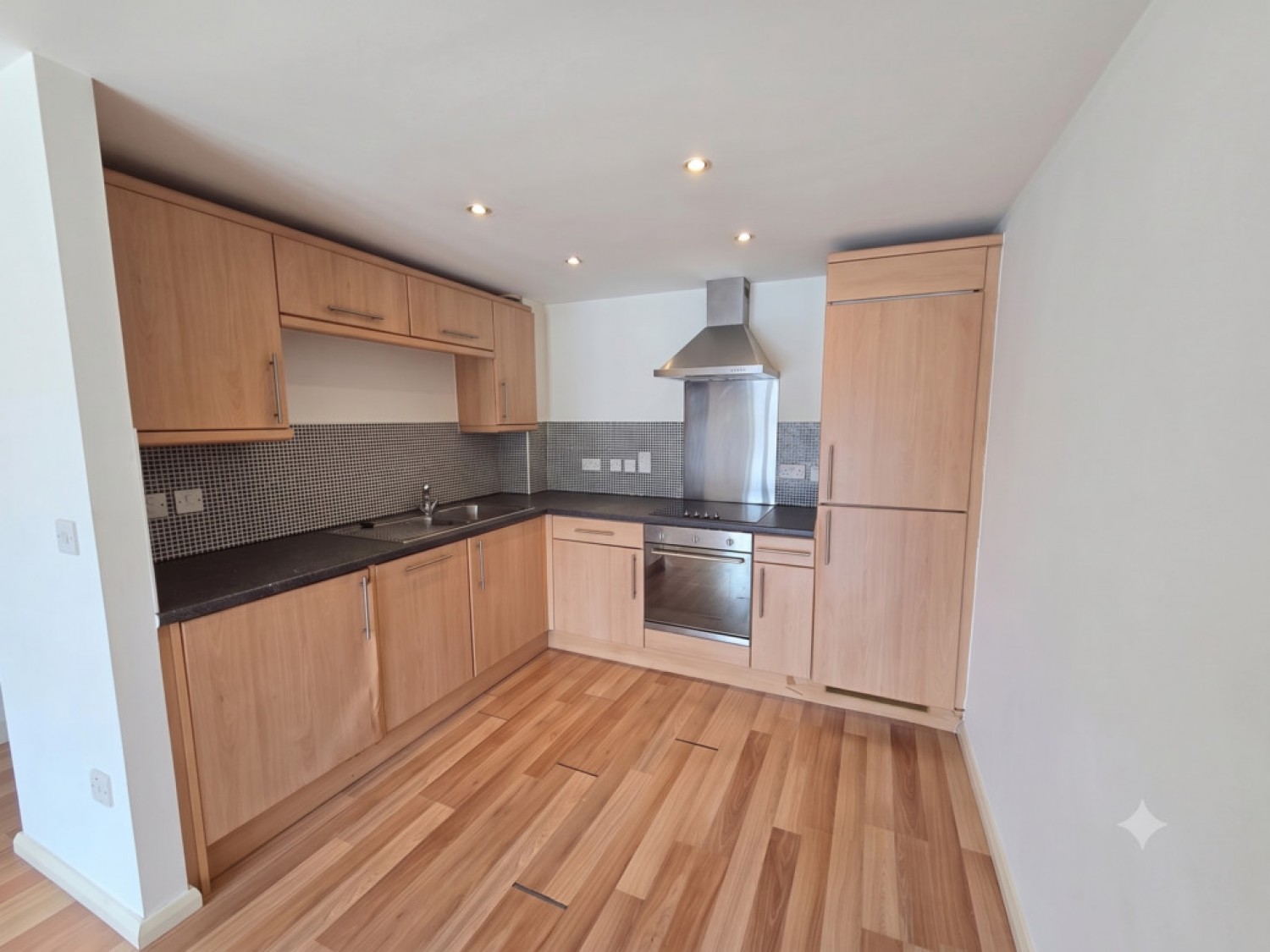 2 bedroom Flat for Letting The Ironworks, Paddock