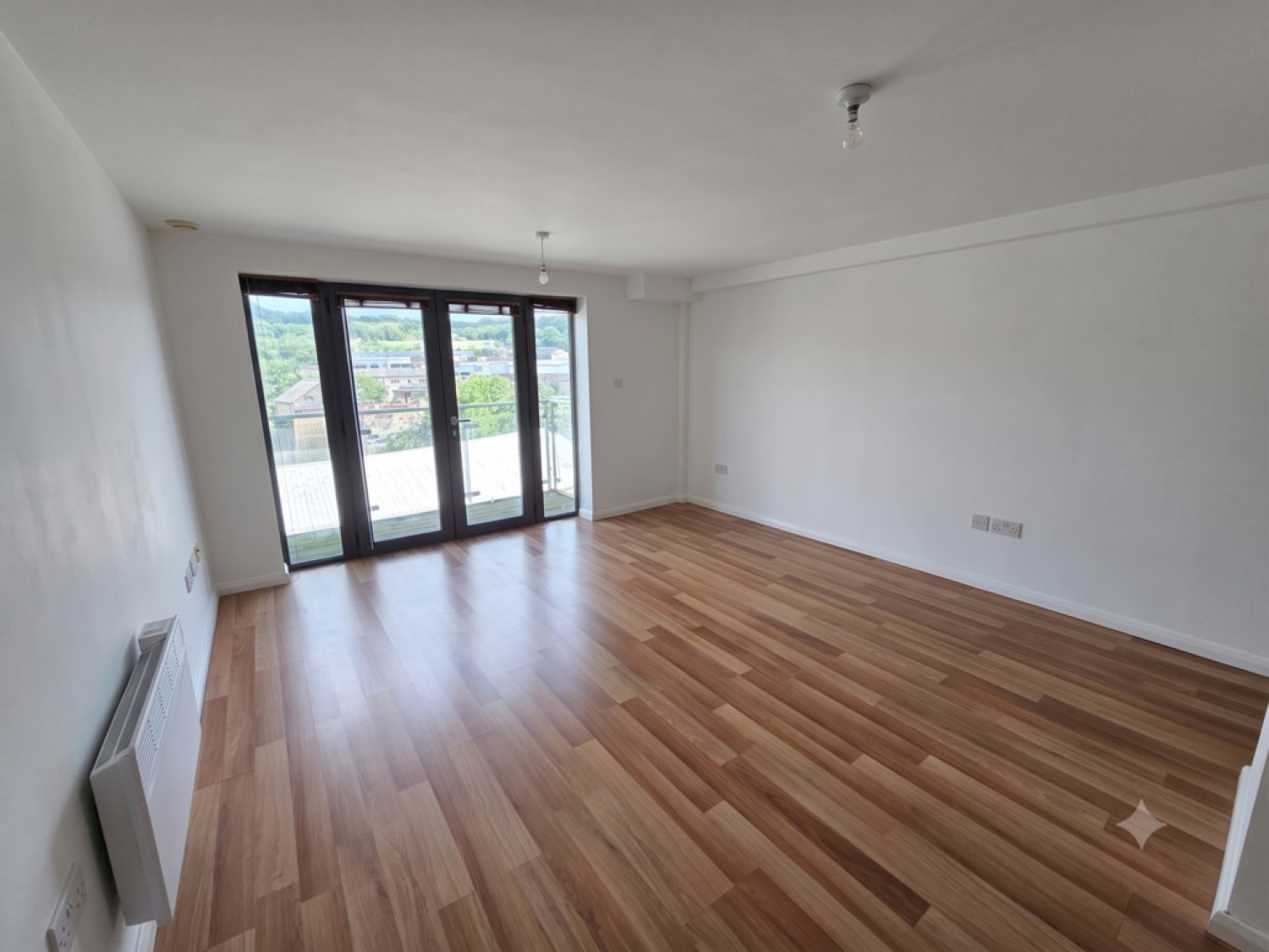 2 bedroom Flat for Letting The Ironworks, Paddock