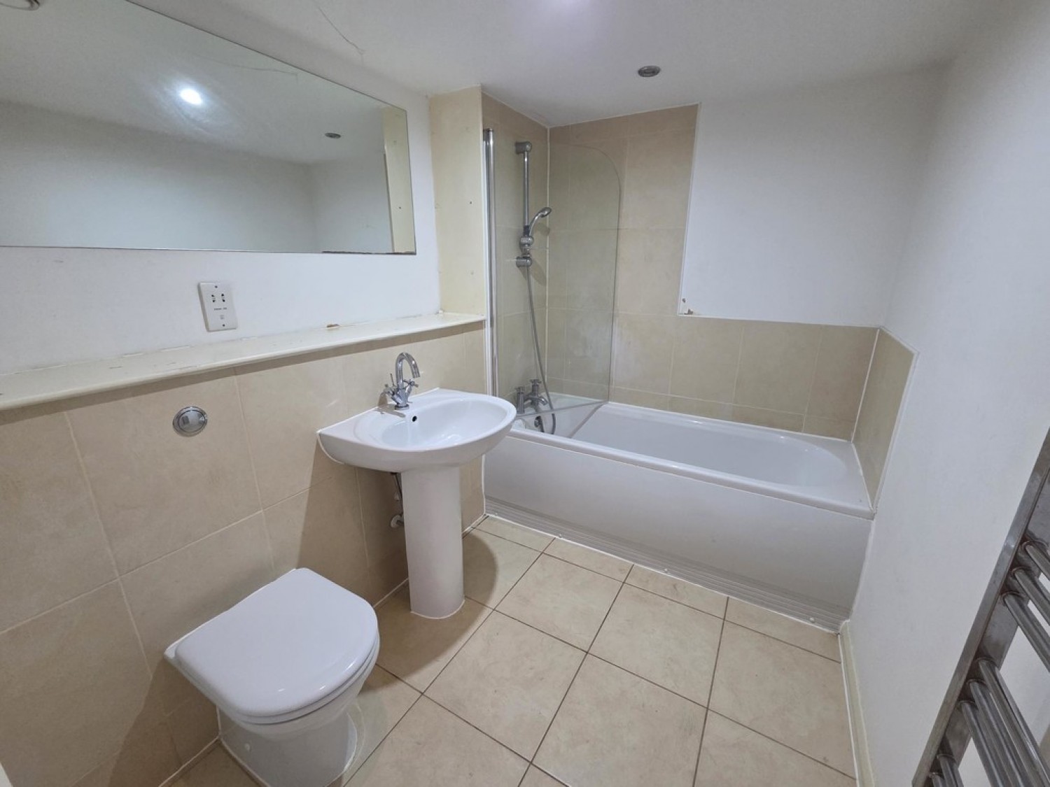 2 bedroom Flat for Letting The Ironworks, Paddock