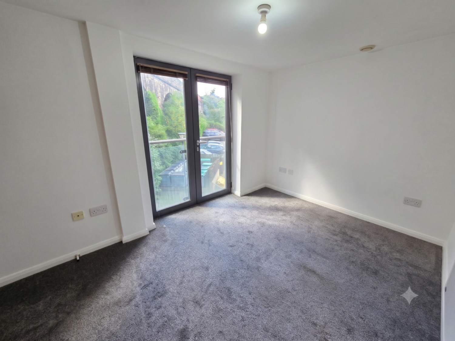 2 bedroom Flat for Letting The Ironworks, Paddock